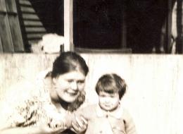 1927_withMother